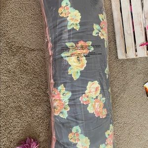 NIP VS PINK body pillow